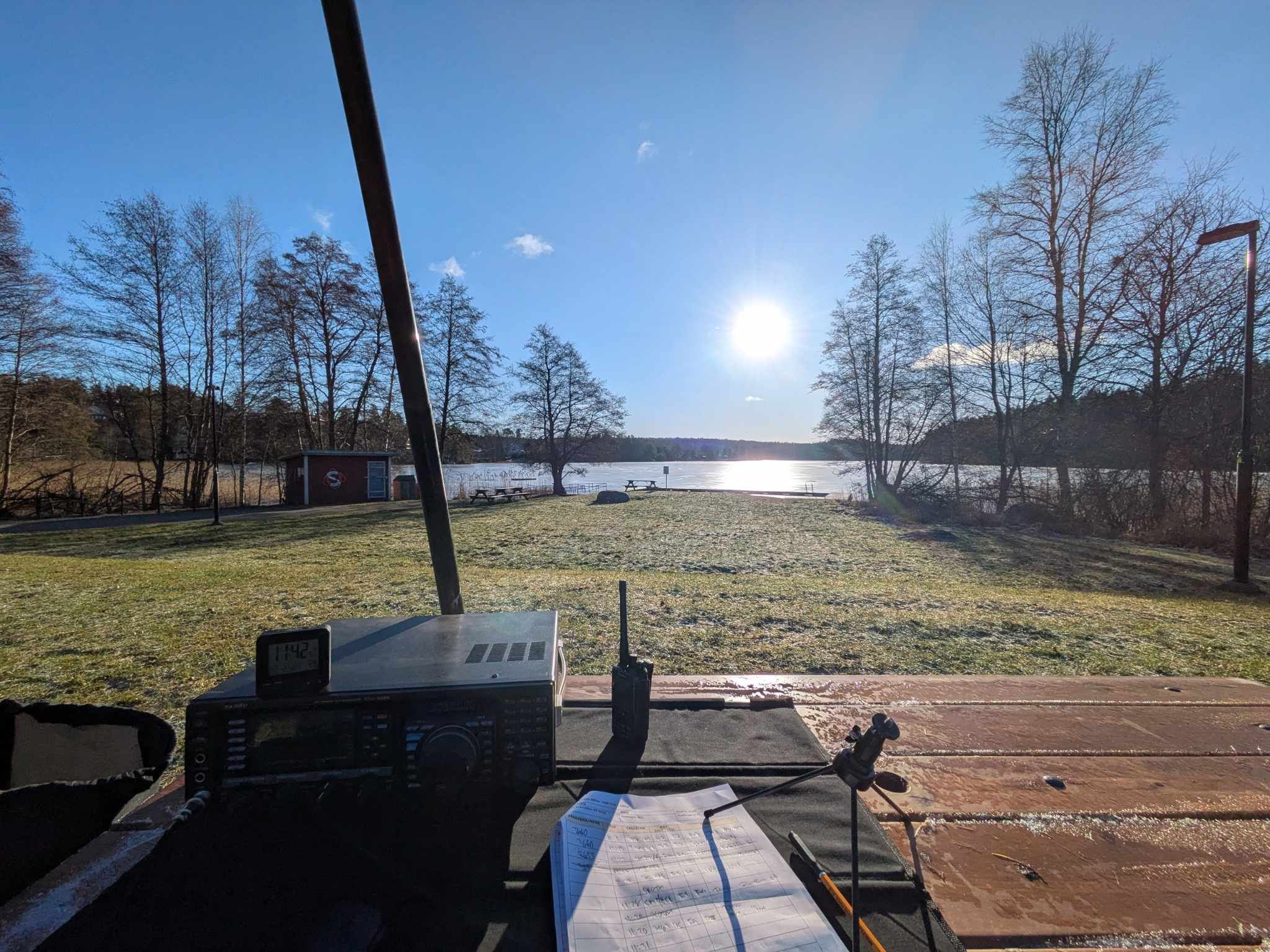 SK0AR med SA0BMC/Johan bakom mikrofonen